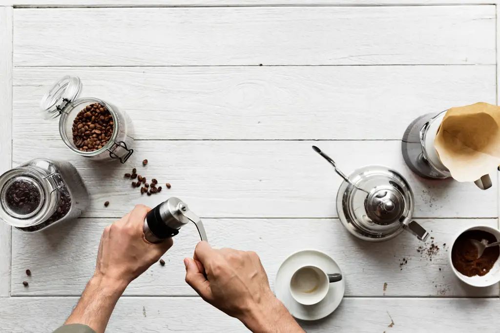 kaffekvern som er enkel å bruke og bevarer mer av den naturlige aromaen oljene og smaken for bedre smak av kaffe