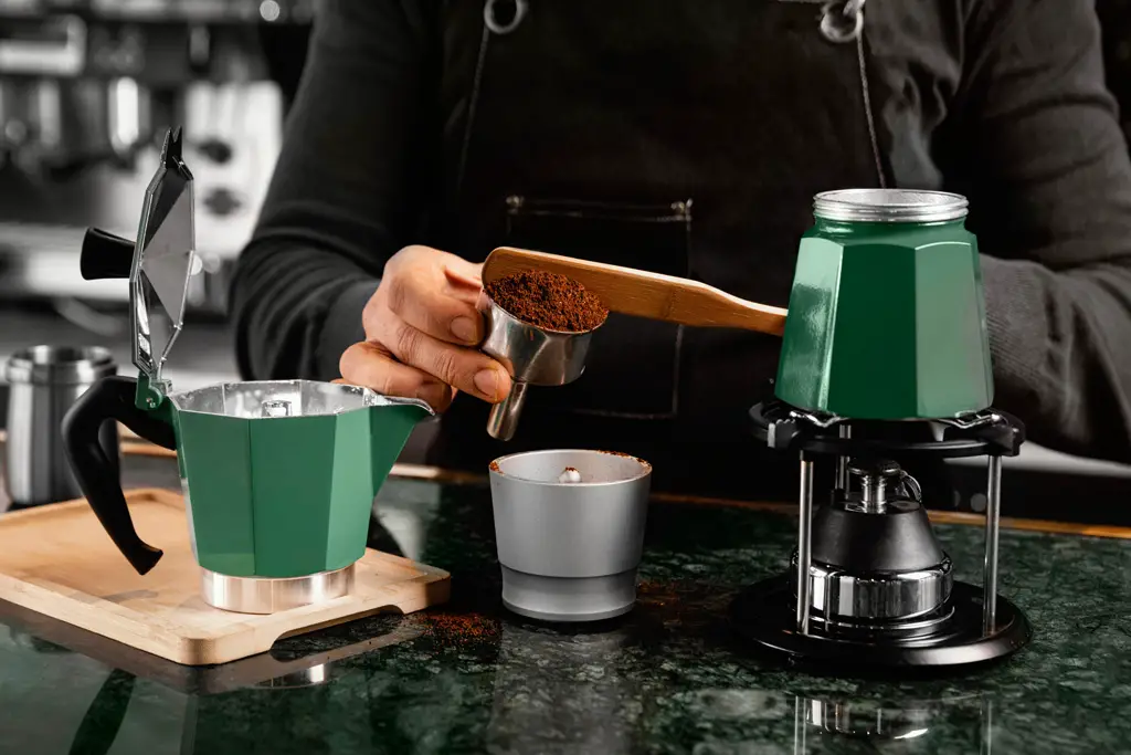 espressomaskin kombinerer alle de essensielle funksjonene som kreves for å lage en perfekt espresso