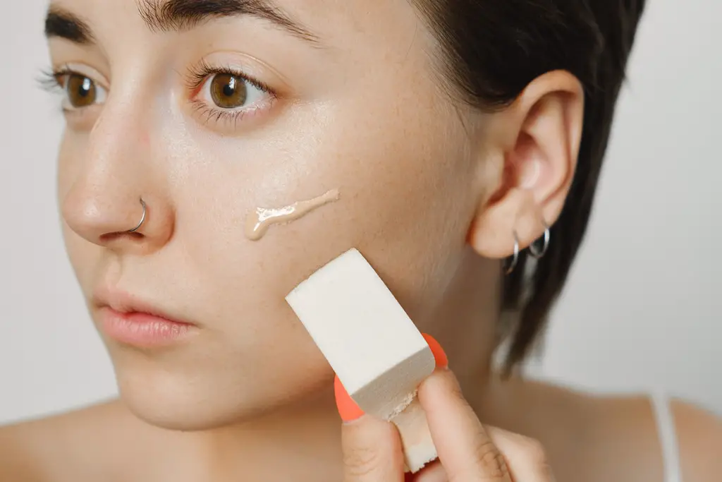 foundation test foundation makeup som matcher hudtonen din få heldekkende foundation makeup nå