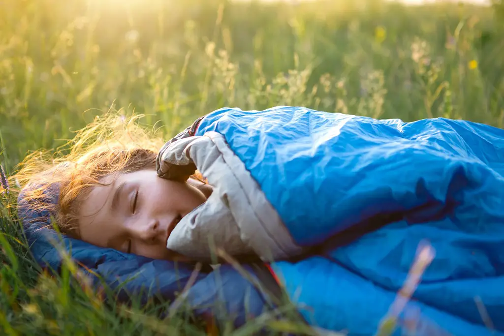 sovepose gå på camping, sov komfortabelt midt i naturen