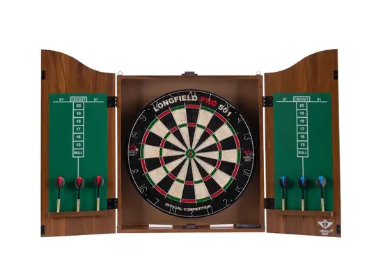 dartskap i brunbeiset tre